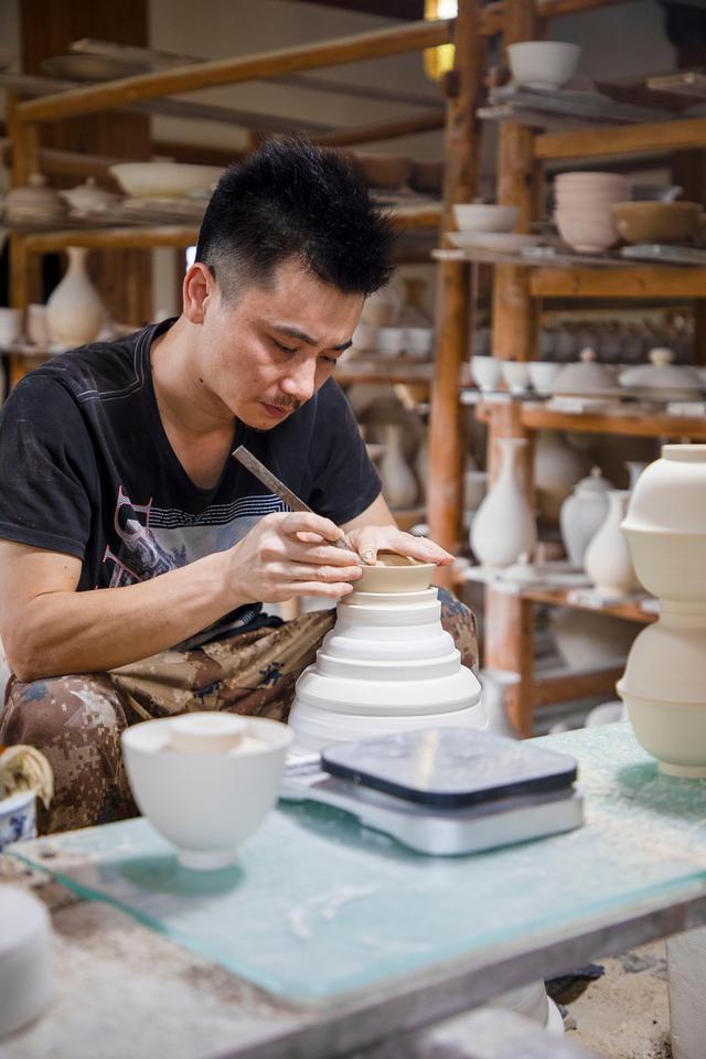 景德镇皇窑景区,再现瓷器古老的制作过程|陶瓷|手工_网易订阅